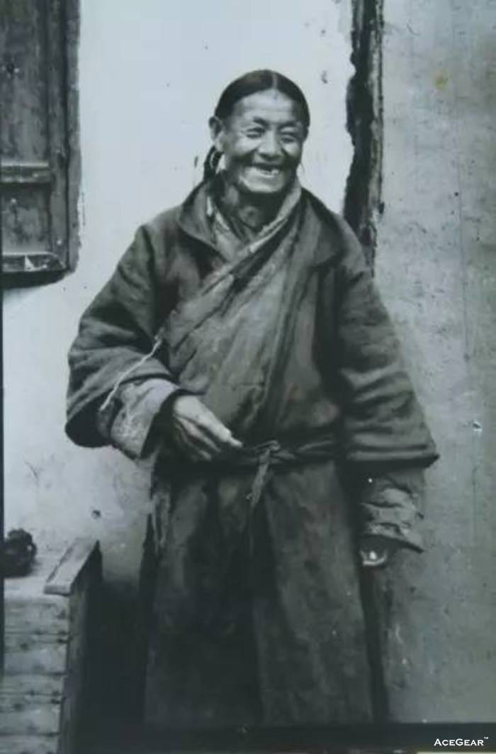 洛克相机中的迭部藏族妇人