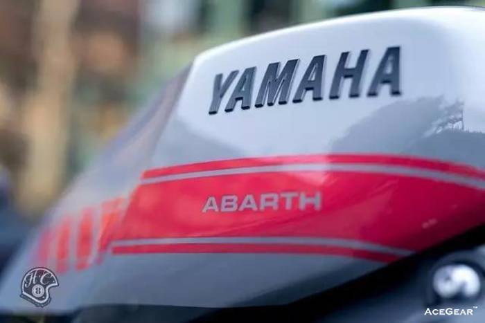 ABARTH 字样大方嵌在速度红线上