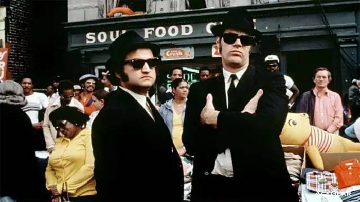 原版The Blues Brothers，JOHN BELUSHI（左）和DAN AYKROYD（右）