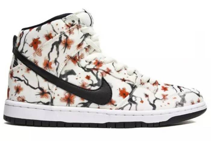 Nike SB 樱花印花滑板鞋 667 CNY