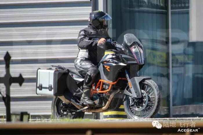 KTM 1190 Adventure R一样在外观上有小修改，推估引擎动力将维持不变