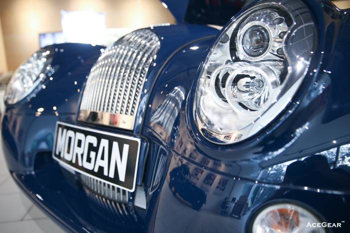 Aero 8 2007年后开始改用来自MINI的大灯