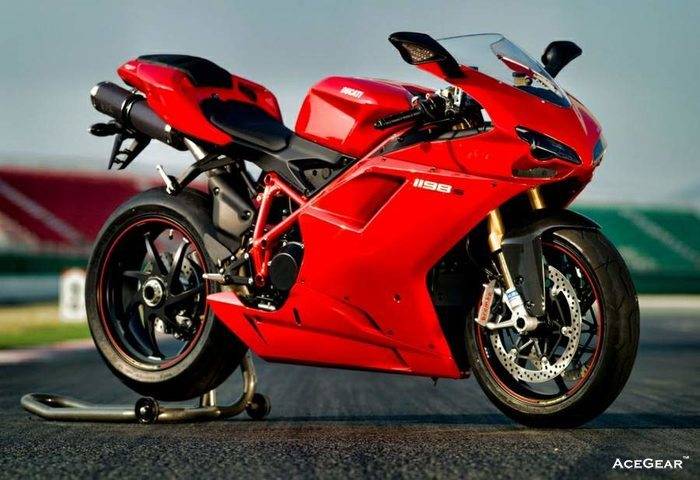 正版Ducati 1198 S，不过既然要仿，为什么不仿新款的1199呢？