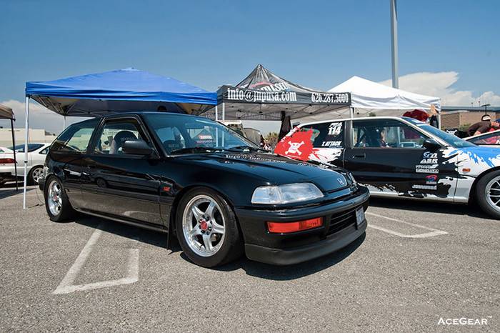 一定要有翼子板的黄色转向灯吗? 也不一定。但是来一组经典轮圈，则是一定要的。